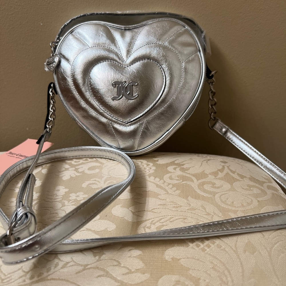 Juicy couture Silver Heart-Shaped Crossbody Bag NWT (R$79 - Picture 2 of 8